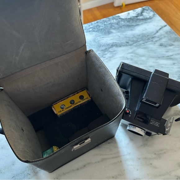 Vintage Polaroid Land Camera - Picture 4 of 8